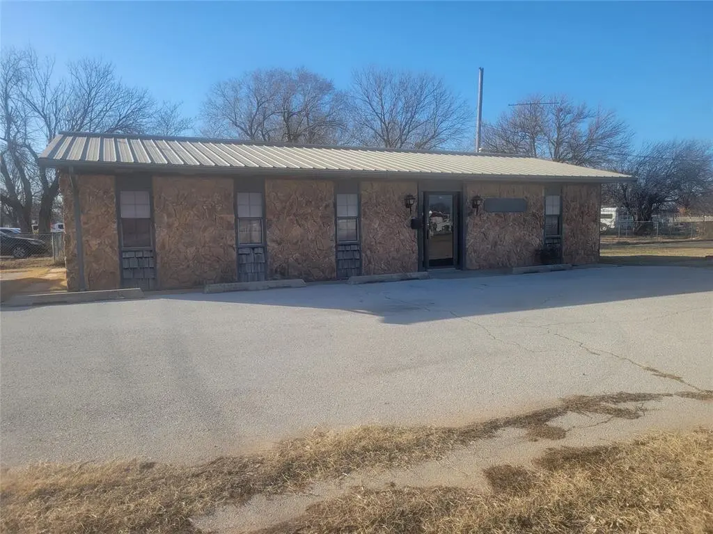 610 SE 4th ST, Lindsay, OK 73052