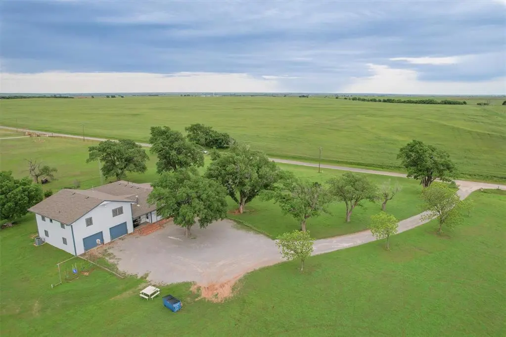 11747 N 2240 RD, Cordell, OK 73632