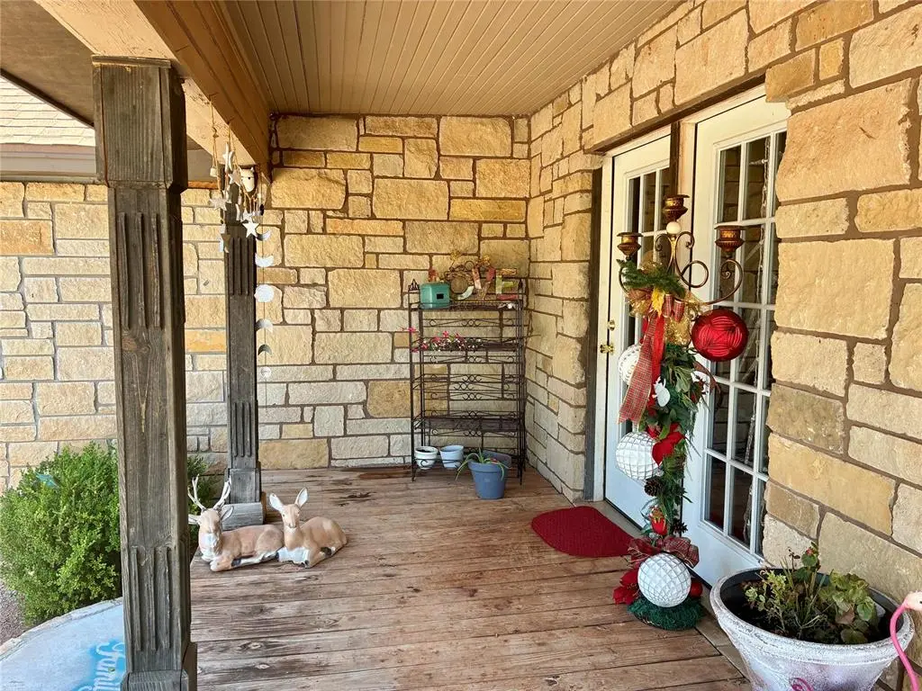 21508 S Frontage RD, Foss, OK 73647