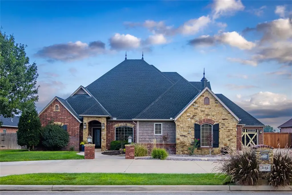 2111 Saber LN, Weatherford, OK 73096