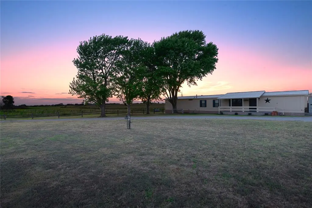 19281 N Route 66 HWY, Sayre, OK 73662