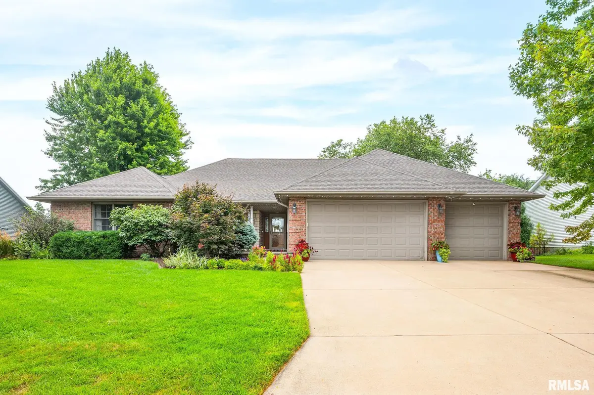 1920 SUSAN HOPE DR, Pekin, IL 61554
