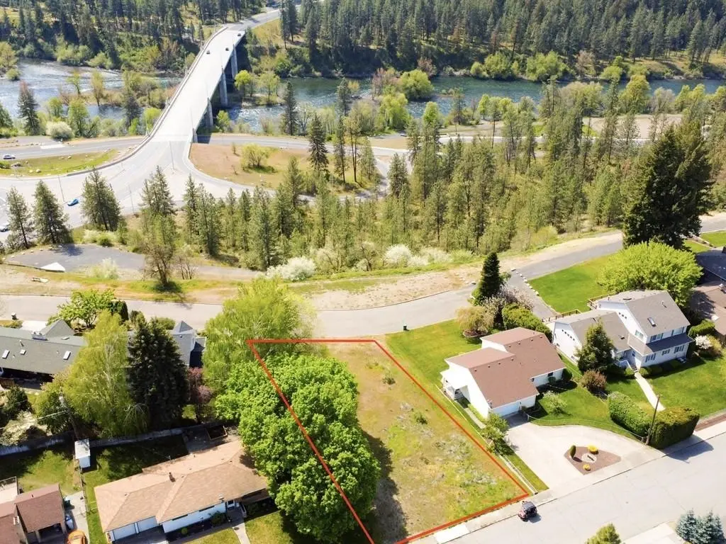 2724 W RIVERVIEW Ave, Spokane, WA 99205