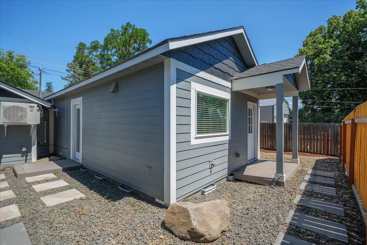 2203 E Glass Ave, Spokane, WA 99207