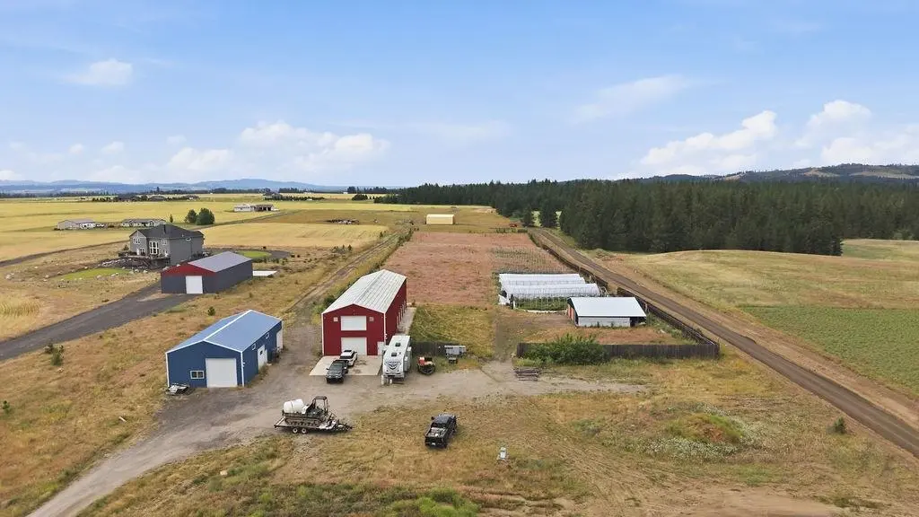 1405 W HALF MOON Rd, Colbert, WA 99005