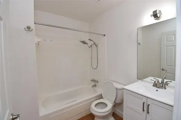 300 E Croslin ST #114, Austin, TX 78752