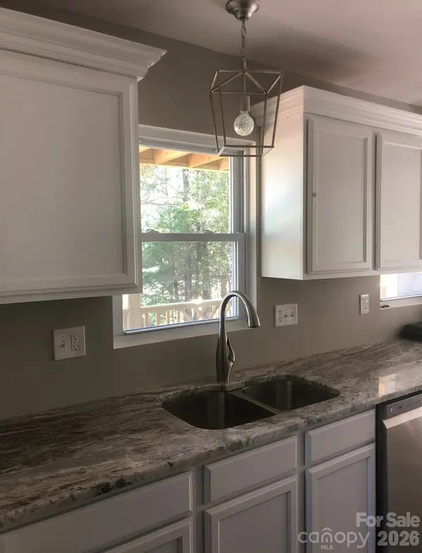 5111 Stockbridge DR, Mount Holly, NC 28120