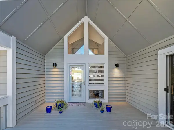 132 Overlook DR, Flat Rock, NC 28731