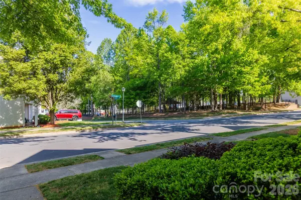 8224 Shinkansen DR, Charlotte, NC 28213