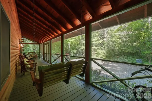 16 Shadow Brook DR, Flat Rock, NC 28731