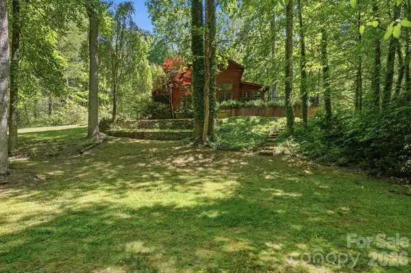 16 Shadow Brook DR, Flat Rock, NC 28731