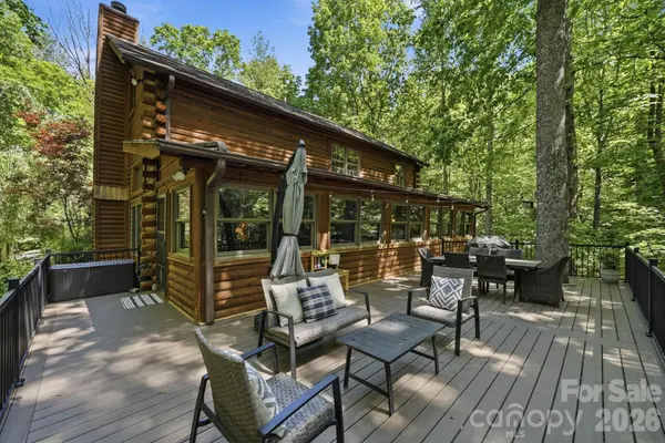 16 Shadow Brook DR, Flat Rock, NC 28731