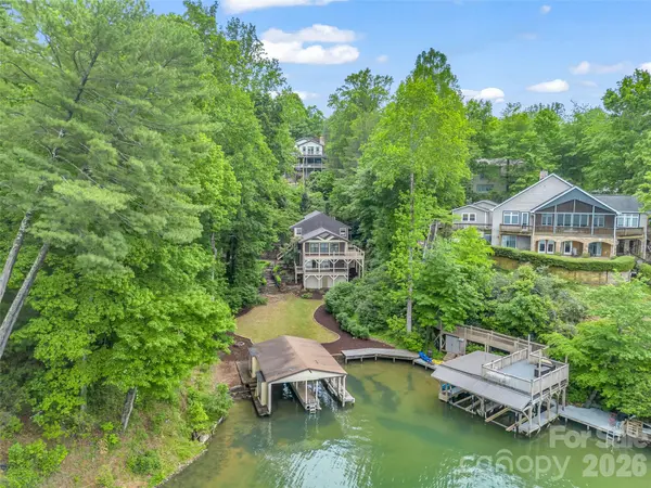 104 Lakeridge RD, Lake Lure, NC 28746