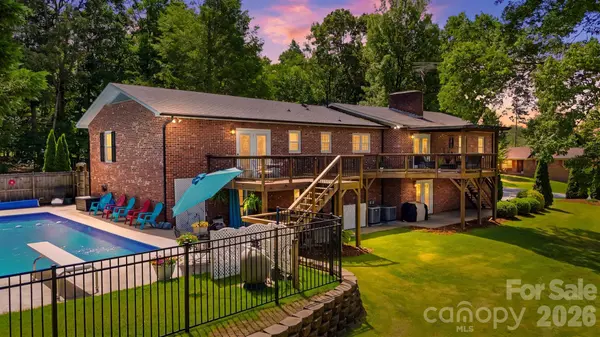 138 Whispering Pines DR, Hudson, NC 28638