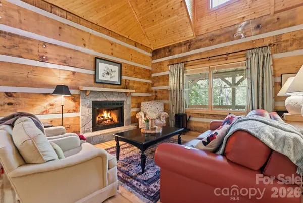 311 Copper Spur DR, Maggie Valley, NC 28751