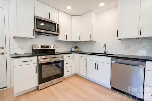 2994 Lutz BLVD, Newton, NC 28658