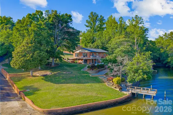 6296 Southlake DR, Hickory, NC 28601