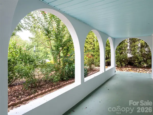 12 Peeler DR, Asheville, NC 28803
