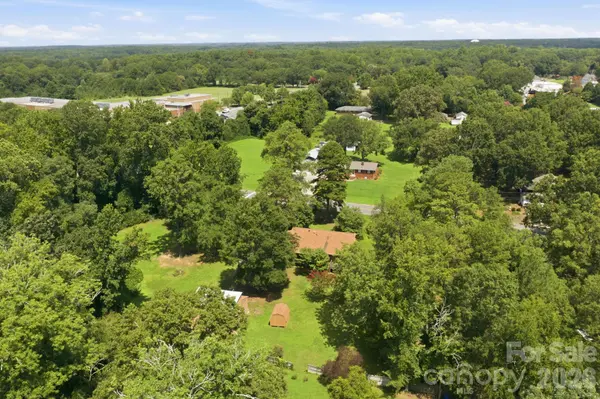 8000 Hedrick CIR, Huntersville, NC 28078