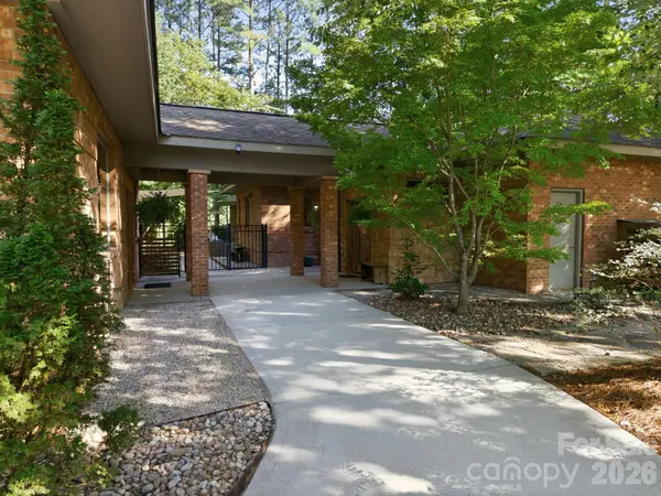 316 Riverwood RD, Mooresville, NC 28117