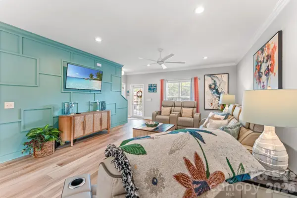 2009 Hillside DR S, North Myrtle Beach, SC 29582