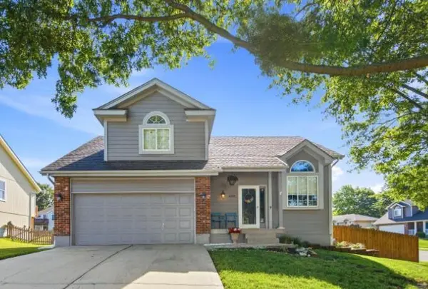 4301 NW Cortland DR, Blue Springs, MO 64015