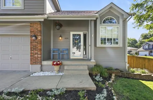 4301 NW Cortland DR, Blue Springs, MO 64015
