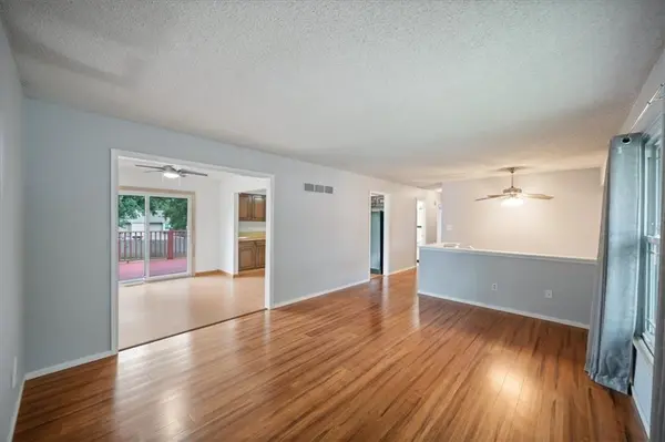417 Stonewall DR, Blue Springs, MO 64014