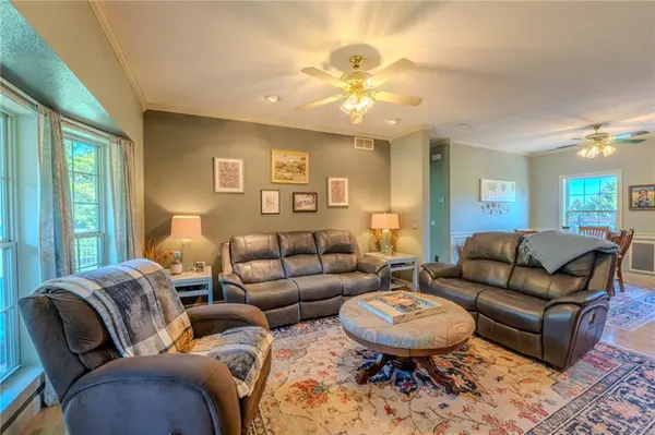 18735 Ford RD, Chanute, KS 66720