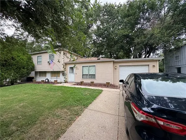 8612 E 92nd TER,  Kansas City,  MO 64138