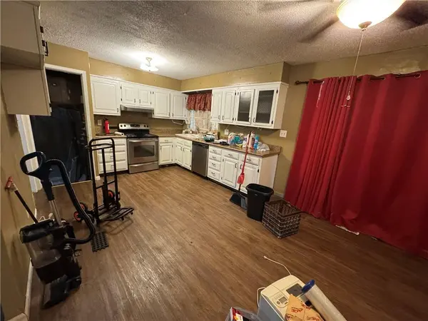 8612 E 92nd TER, Kansas City, MO 64138