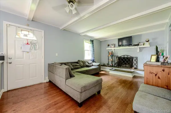 102 E 12th ST, Huntington Station, NY 11746