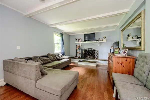 102 E 12th ST, Huntington Station, NY 11746