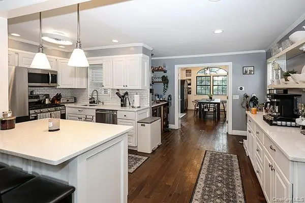 208 N Walnut ST, Massapequa, NY 11758
