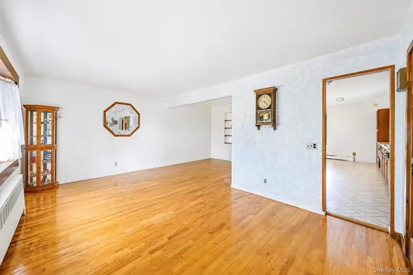 1425 Pine DR, Bay Shore, NY 11706
