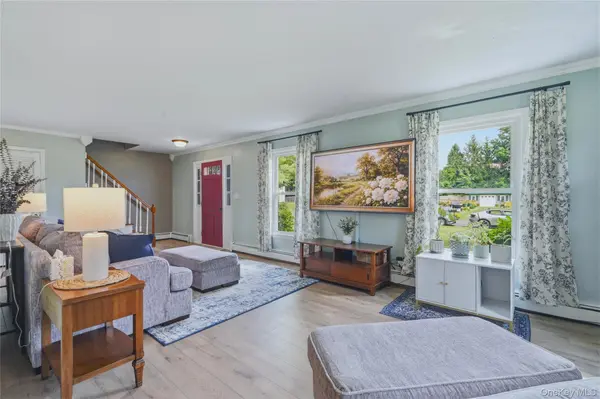 24 Esther PL, Lake Katrine, NY 12449