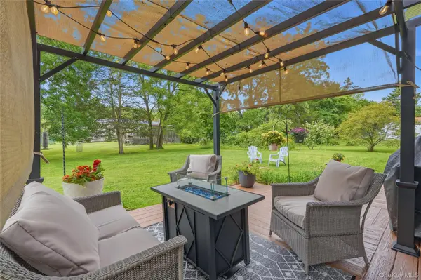 24 Esther PL, Lake Katrine, NY 12449