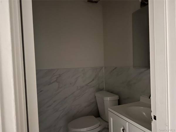 400 N corona #B3, Valley Stream, NY 11580