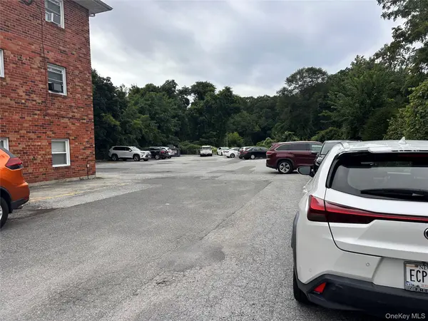 400 N corona #B3, Valley Stream, NY 11580