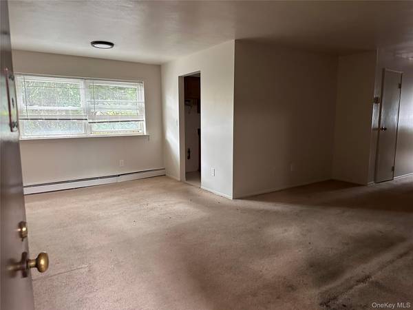 400 N corona #B3, Valley Stream, NY 11580