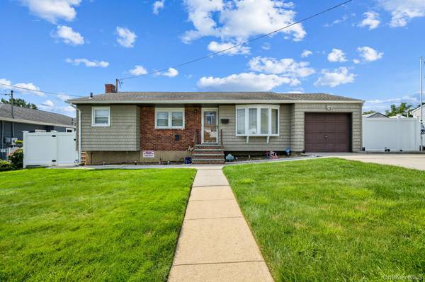40 Elm AVE, Farmingdale, NY 11735