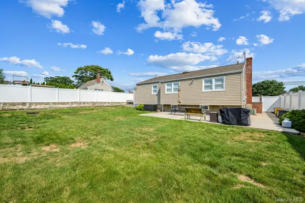 40 Elm AVE, Farmingdale, NY 11735