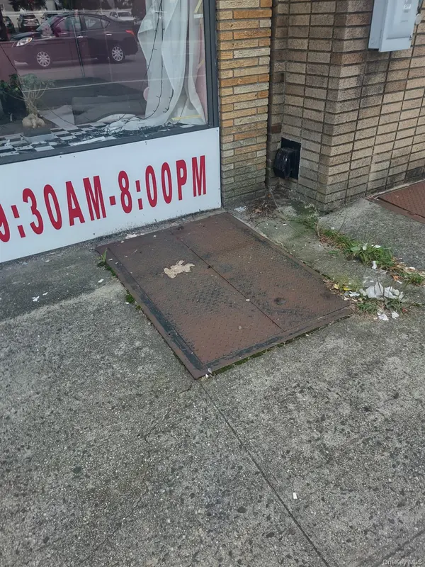 709 Hempstead TPKE #707, Franklin Square, NY 11010