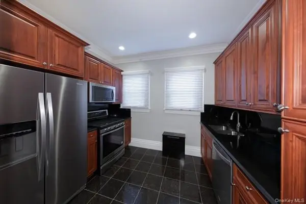 25 Trinity PL #6C, Hewlett, NY 11557