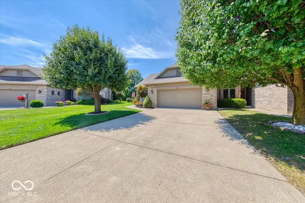 671 Brook DR, Greenwood, IN 46143