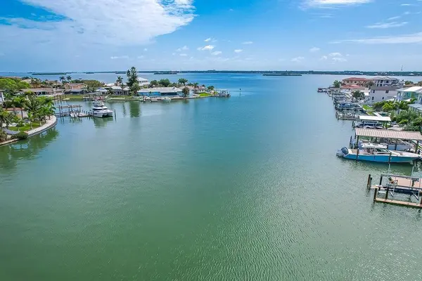 340 PALM IS NE, Clearwater Beach, FL 33767