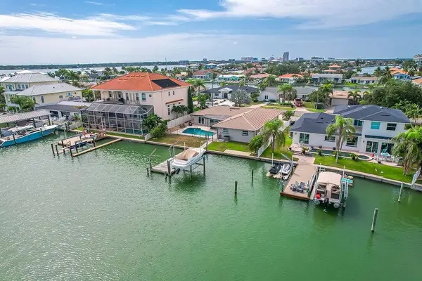 340 PALM IS NE, Clearwater Beach, FL 33767