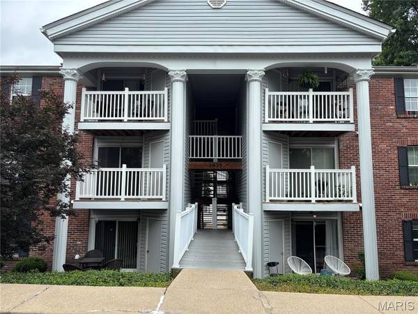 1935 Marine Terrace DR #J, Maryland Heights, MO 63146