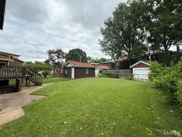 6957 Clayton AVE, St Louis, MO 63117