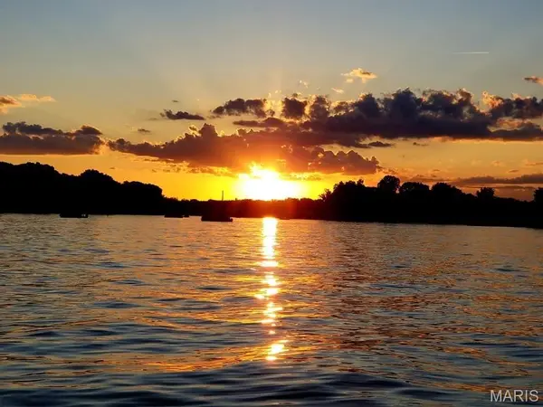 4 Harbor Point CT, Lake St Louis, MO 63367